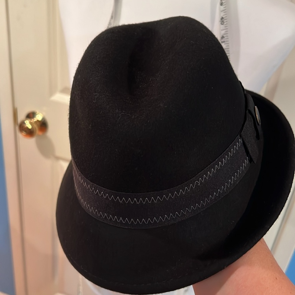 Women’s Goorin Bros black fedora medium